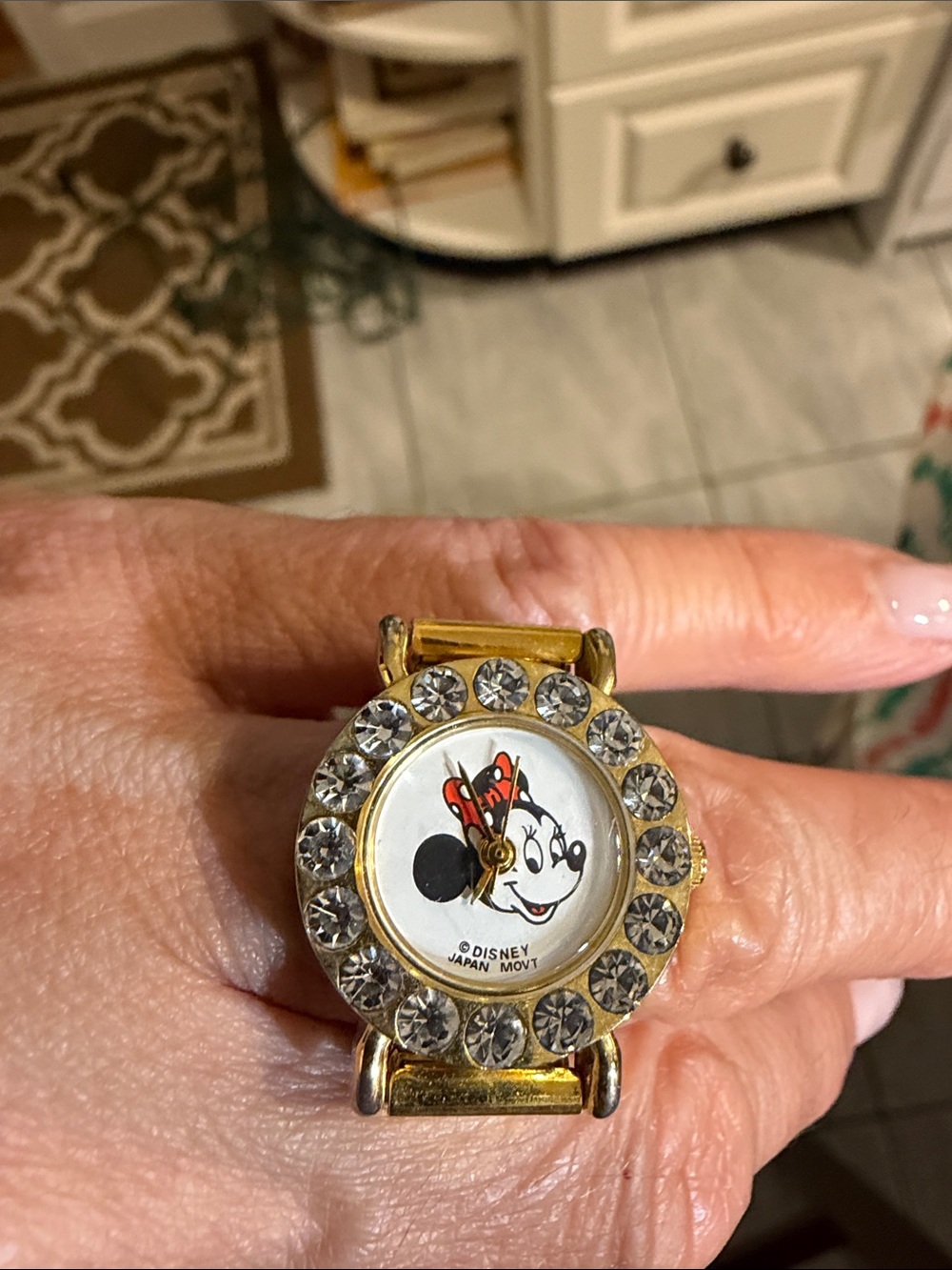 Disney Gold Minnie Mouse Crystal Ring Watch good condition needs $10 battery